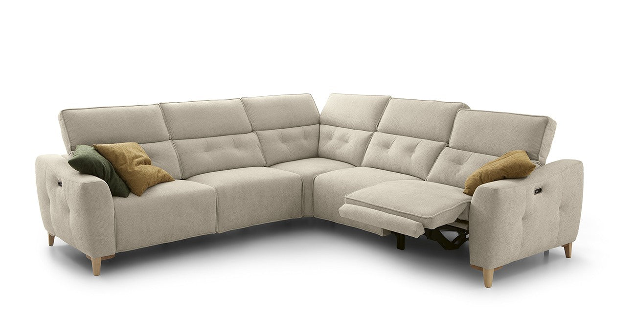 Sofá Gino con asientos de muelles ensacados, brazos con botoneras y puerto usb.