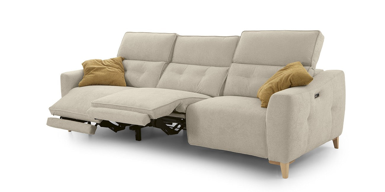 Sofá Gino con asientos de muelles ensacados, brazos con botoneras y puerto usb.